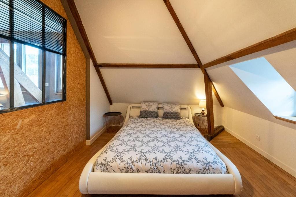Deluxe Two-Bedroom Apartment with Garden View room - Image 2