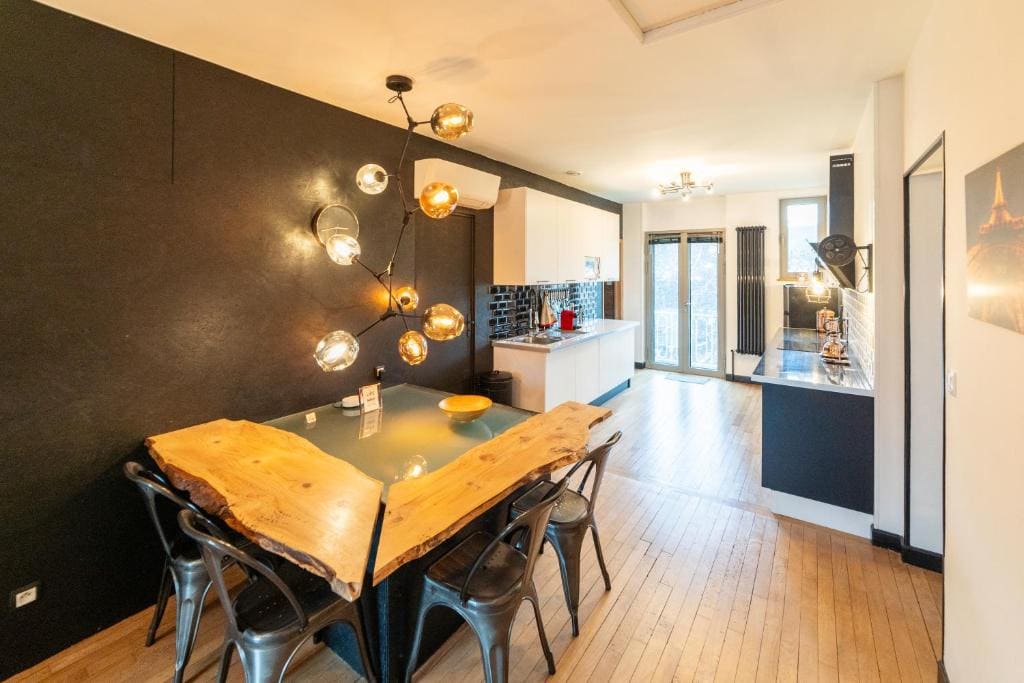 Deluxe Two-Bedroom Apartment with Garden View room - Image 1