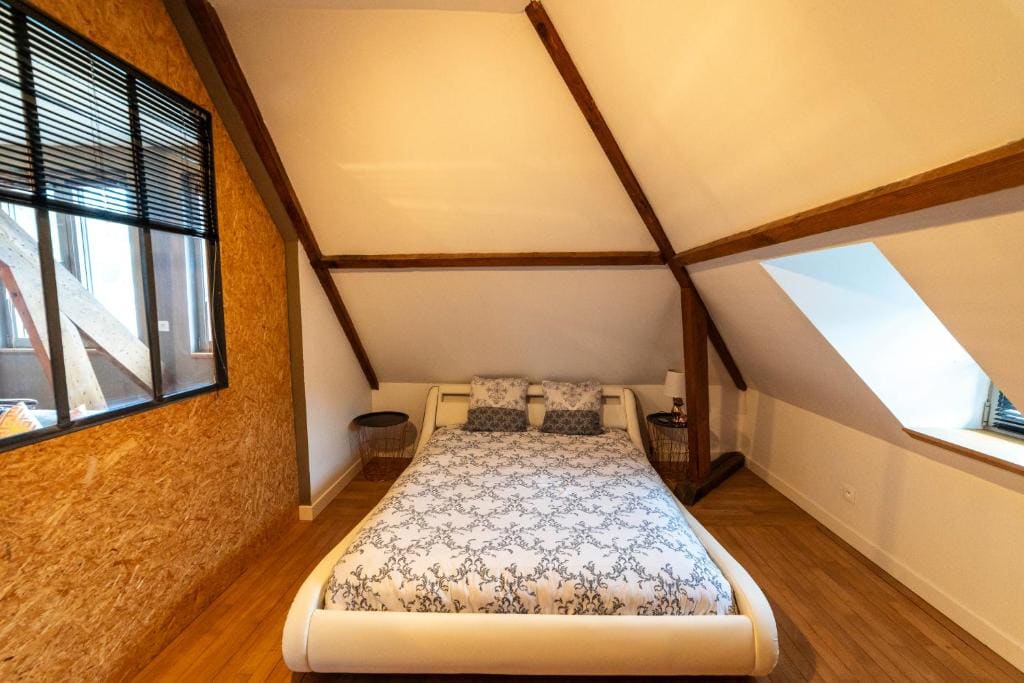 Deluxe Two-Bedroom Apartment with Garden View room - Image 3