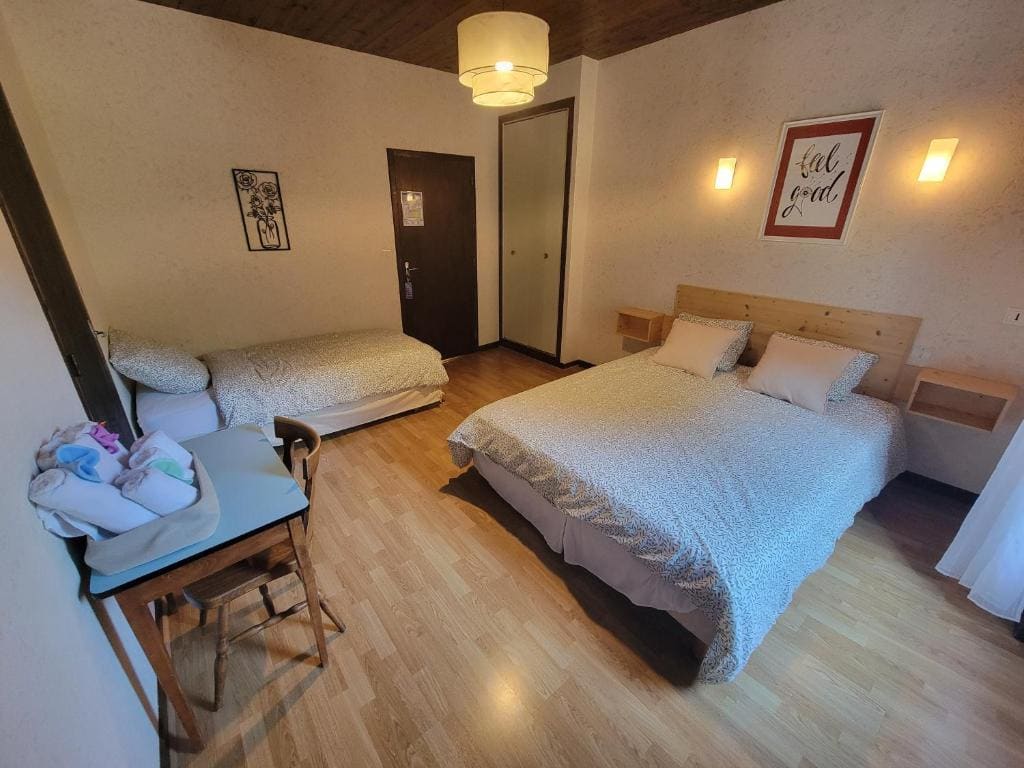 Comfort Triple Room room - Image 3