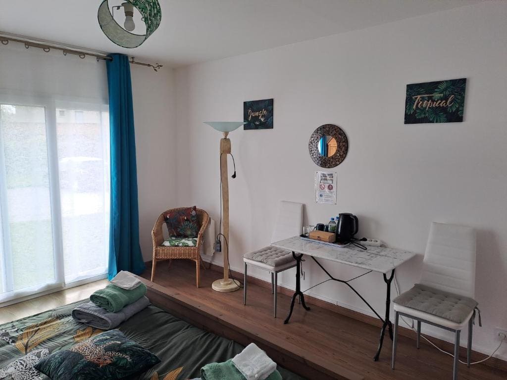 Double Room with Private Bathroom - Garden View room - Image 3