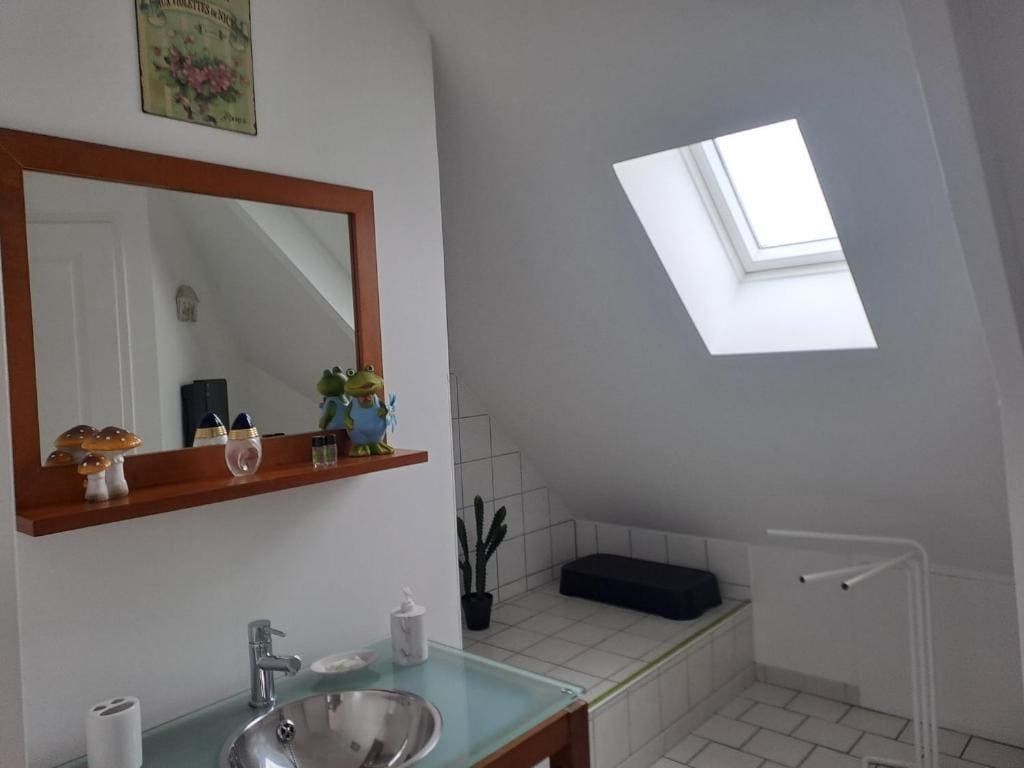 Family Room with Private Bathroom room - Image 1