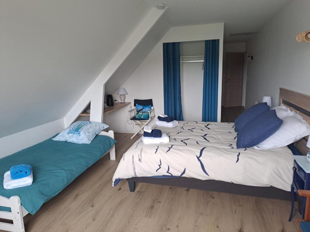 Quadruple Room with Private Bathroom room - Image 2