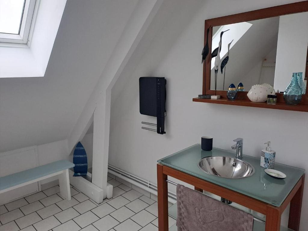 Quadruple Room with Private Bathroom room - Image 3