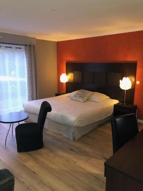 Privilege Double Room with Shower room - Image 3