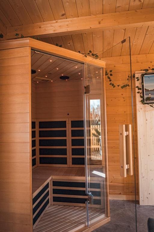 Superior Chalet room - Image 3