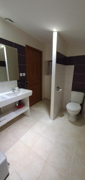 Double Room with Pool View room - Image 1