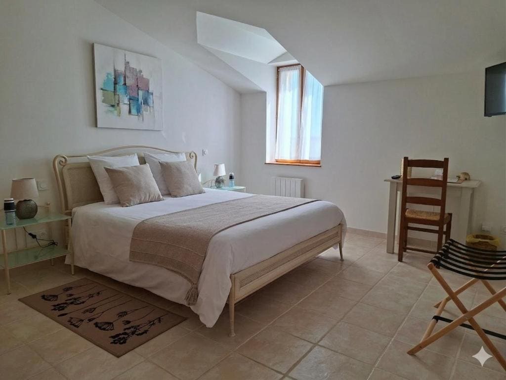 Double Room with Private Bathroom room - Image 2