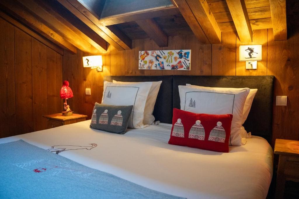 Small Double Attic Room with Velux room - Image 1
