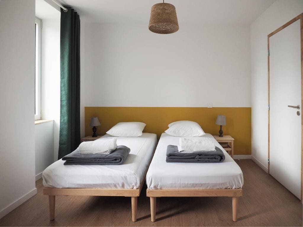 Triple Room with Shared Bathroom room - Image 2