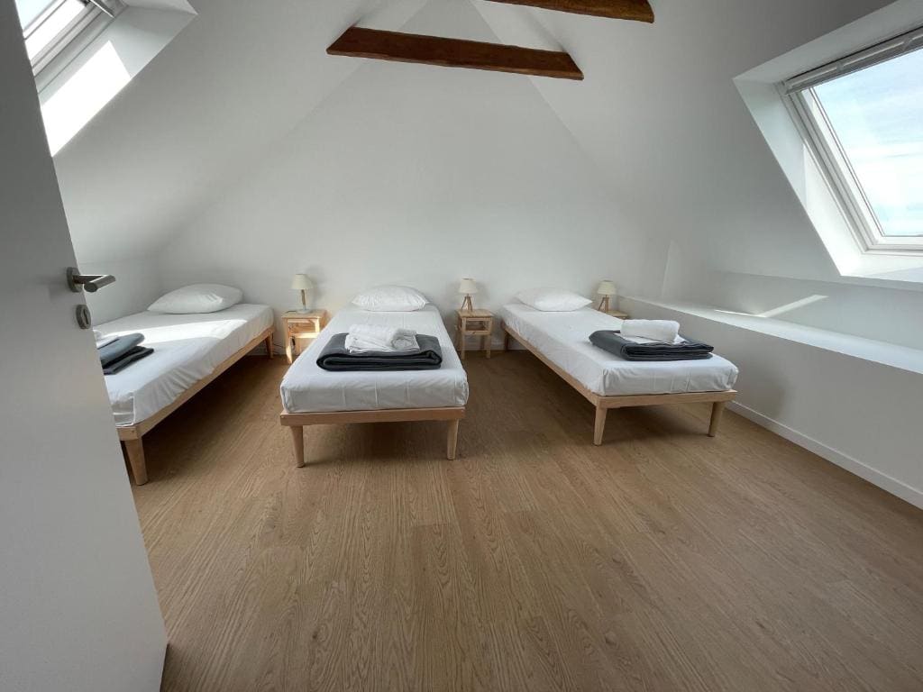 Triple Room with Shared Bathroom room - Image 1