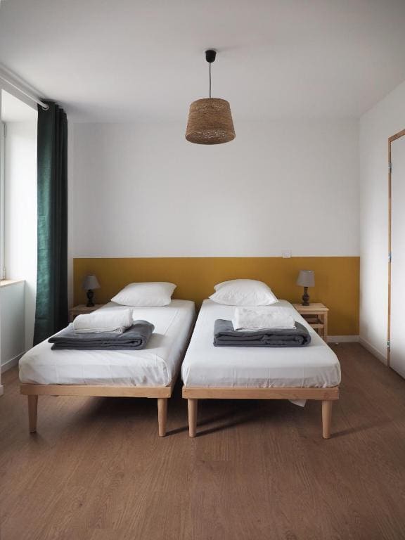 Twin Room with Shared Bathroom room - Image 1