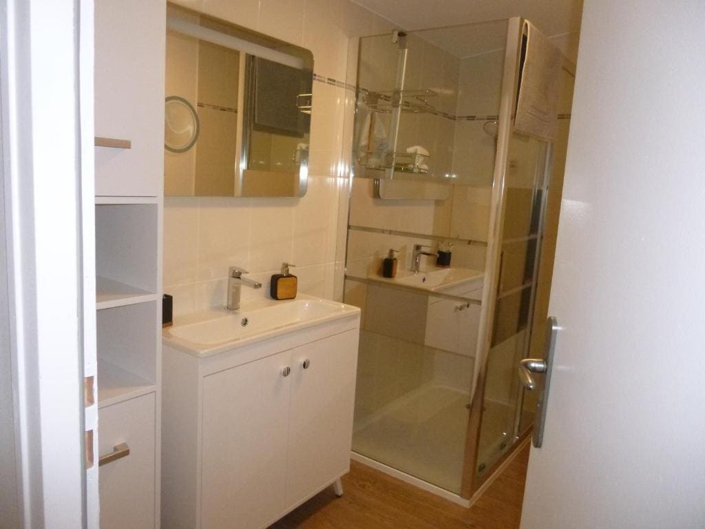 Double Room with Private External Bathroom room - Image 2
