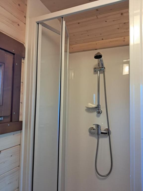 Mobile Home room - Image 2
