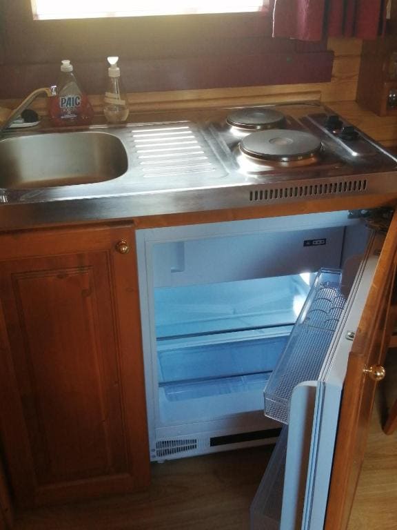 Wooden Caravan room - Image 2