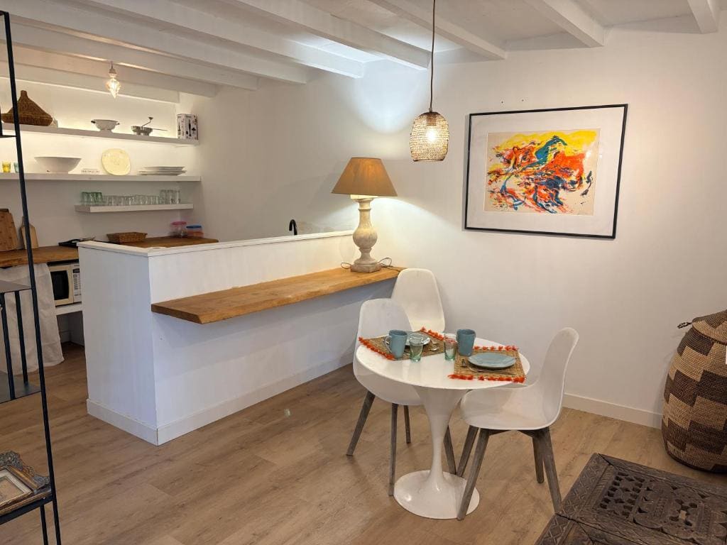 Vacation Home room - Image 1