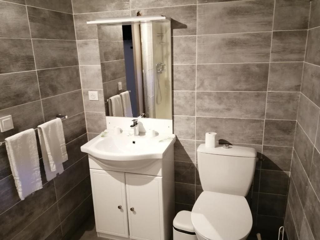 Double Room with Private External Bathroom room - Image 2