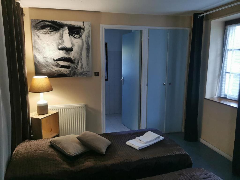 Twin Room with Private External Bathroom room - Image 3