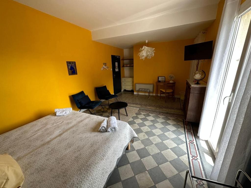 Double Room with Garden View room - Image 2