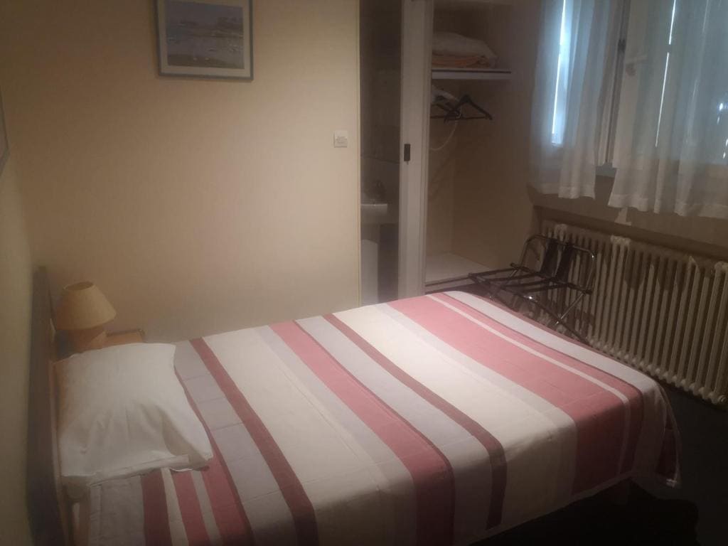Single Room with Garden View room - Image 3