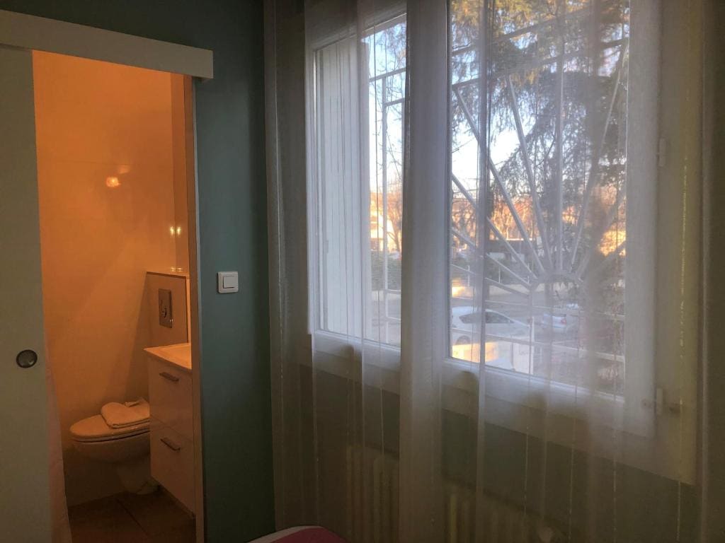 Standard Twin Room room - Image 2