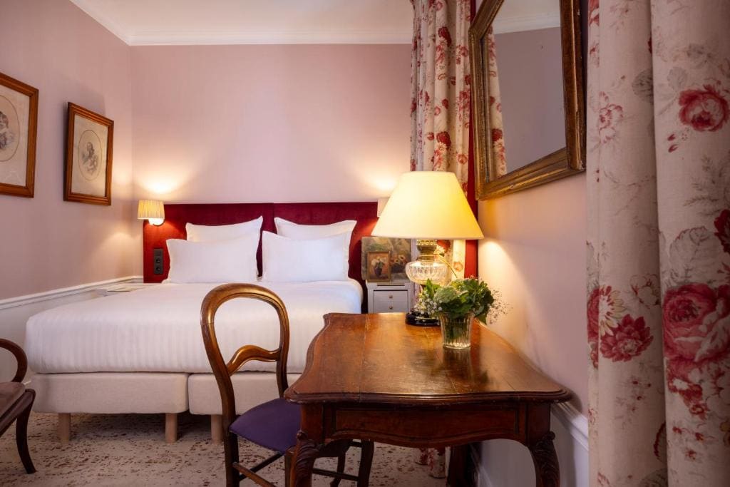 Two Adjacent Rooms room - Image 3