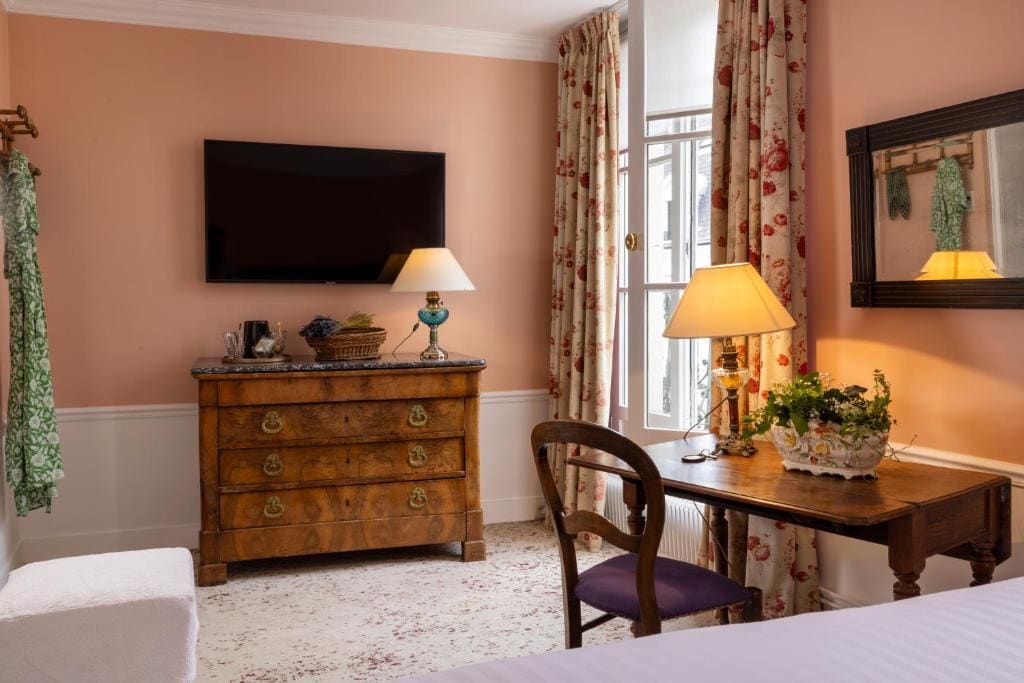 Superior Room with Balcony room - Image 3