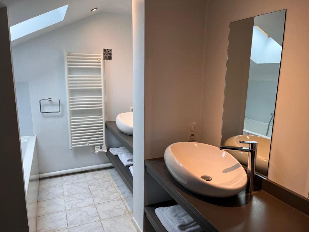 Quintuple room with views on Sancy room - Image 3