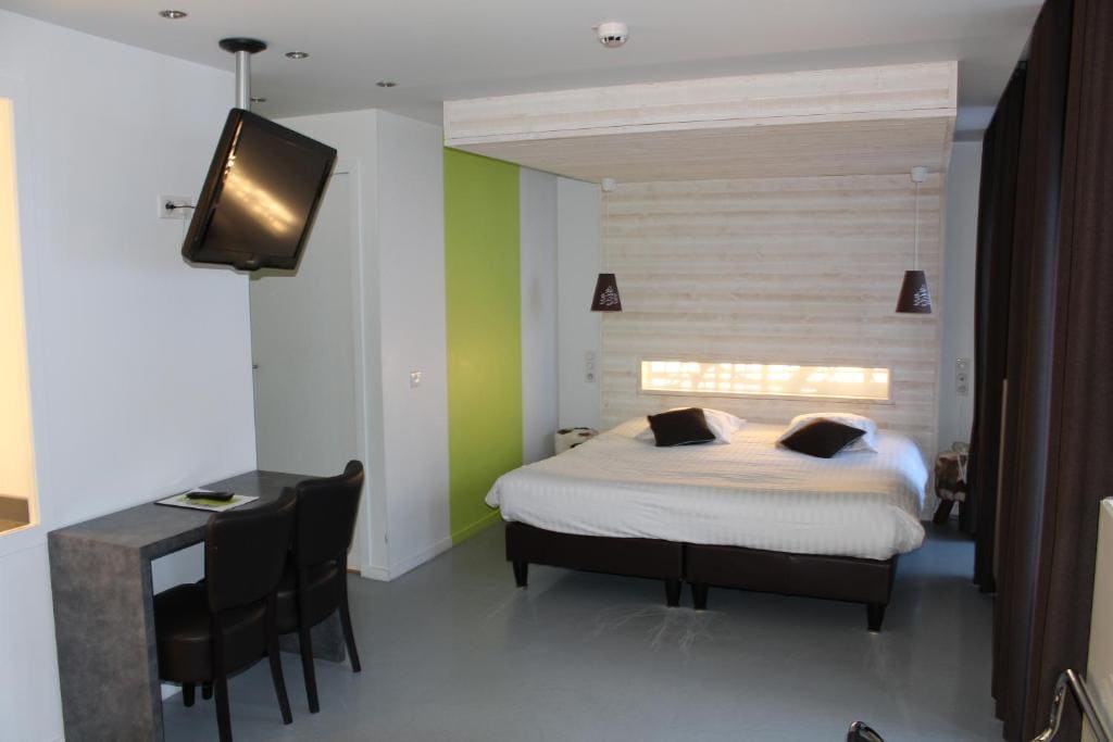 Quadruple Room with view on Sancy room - Image 1