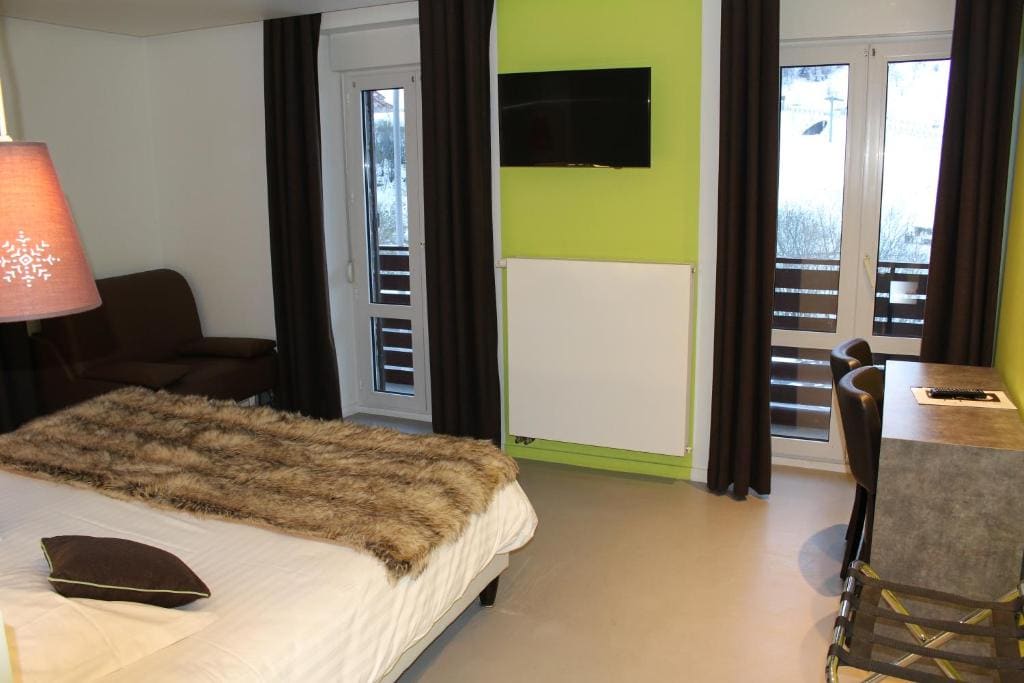 Double Room with view on Sancy room - Image 2