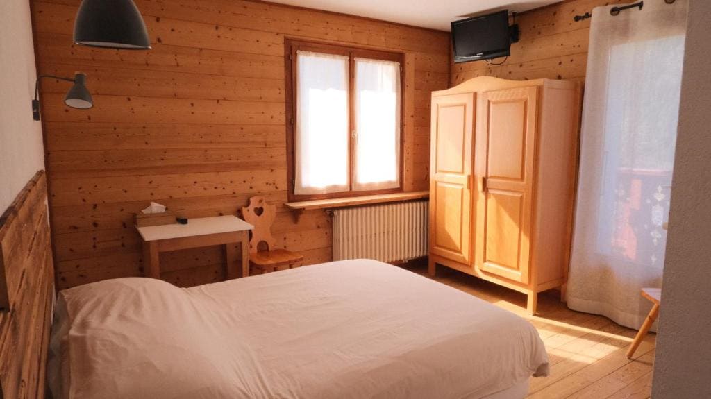 Double Room with Mountain View room - Image 3