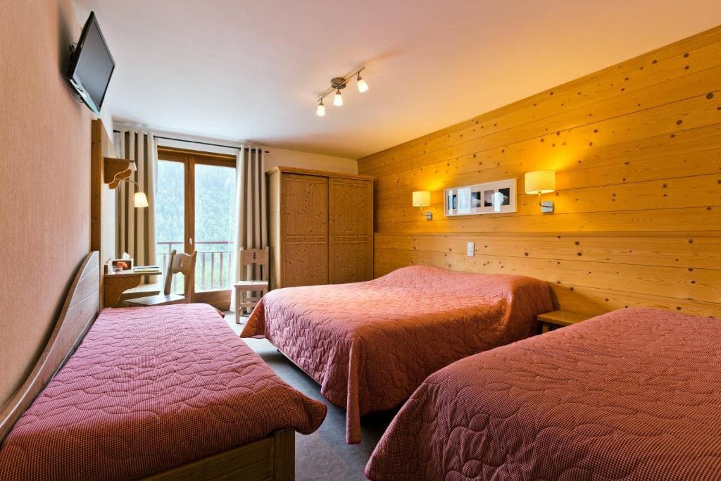 Superior Quadruple Room With Balcony room - Image 2