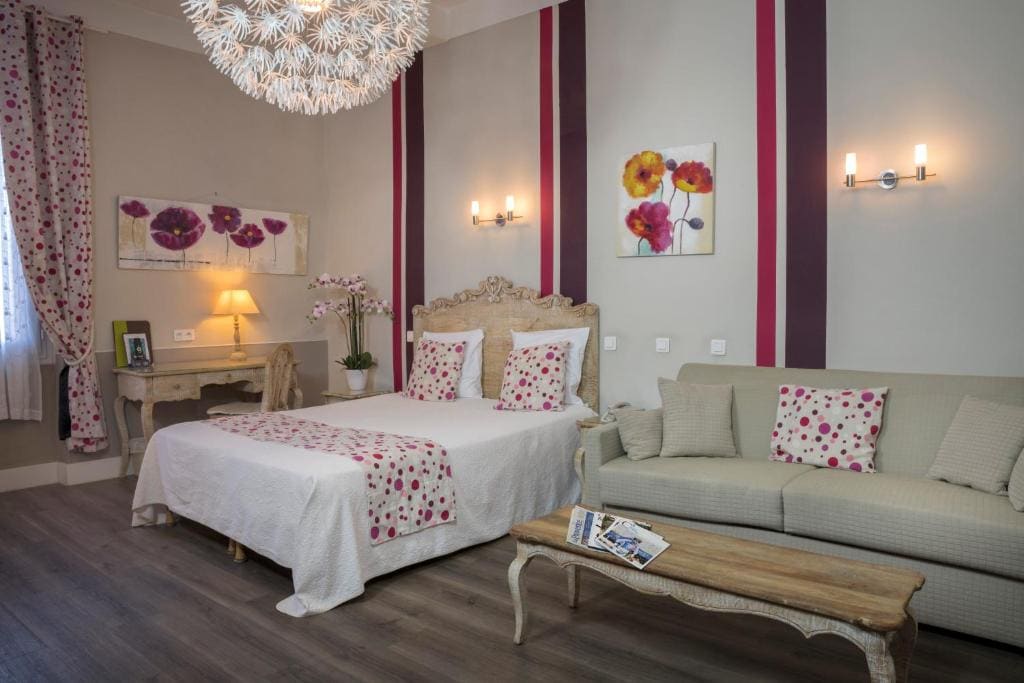Superior Quadruple Room room - Image 2