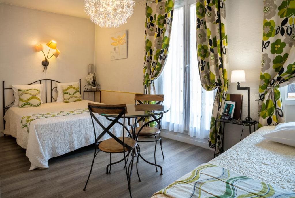 Superior Triple Room room - Image 2