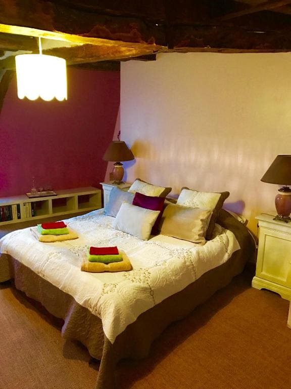 Standard Double Room with Shared Bathroom room - Image 2