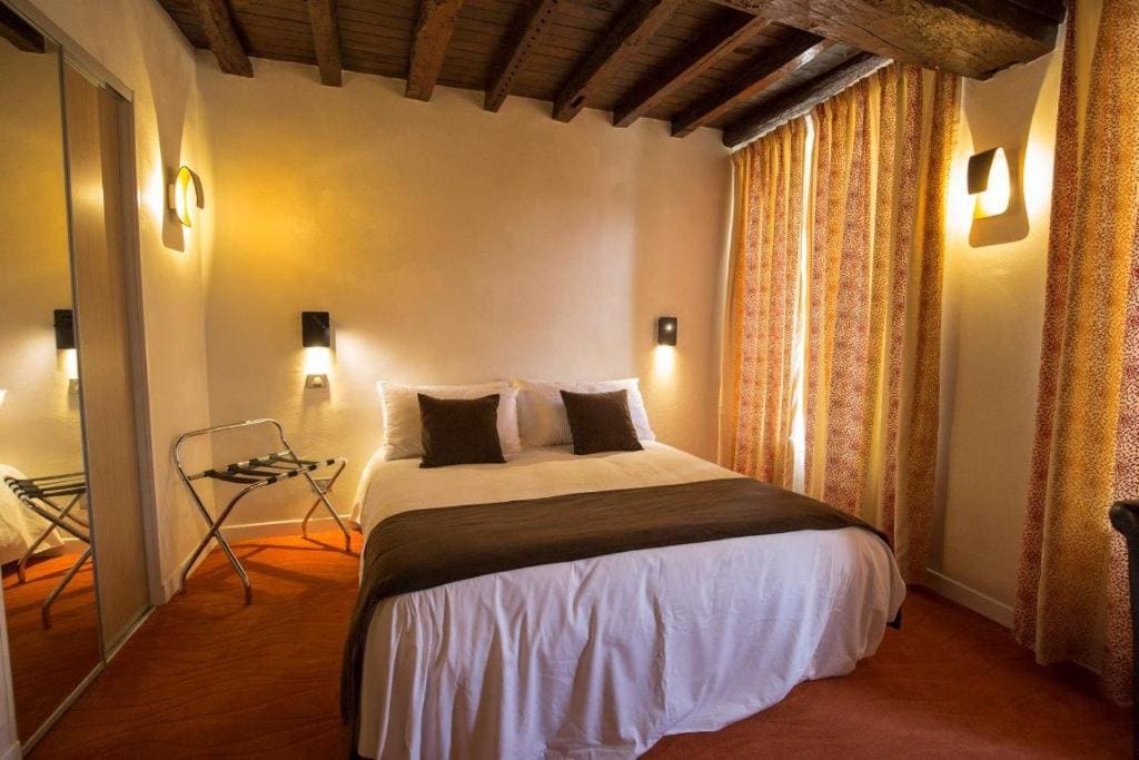 Small Double Room room - Image 2