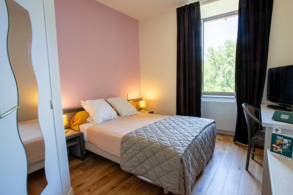Double Room - River Side room - Image 2