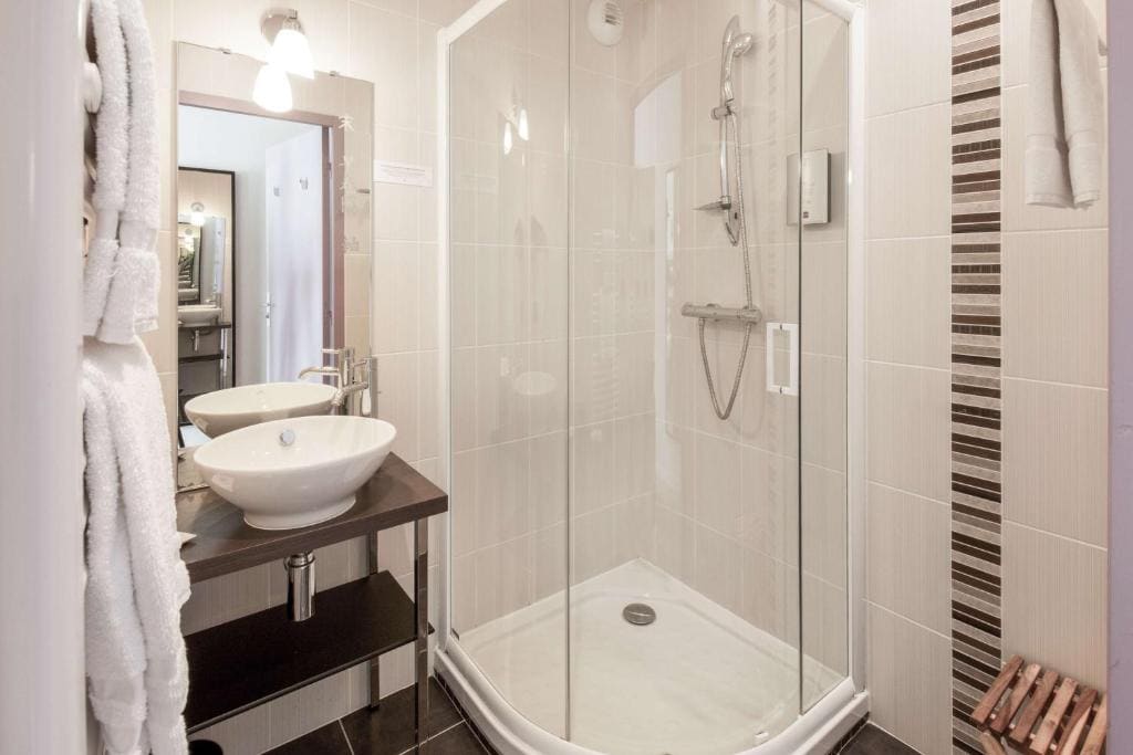 Standard Queen Room - Non-Smoking room - Image 3