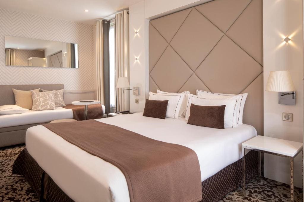 Deluxe Room room - Image 3