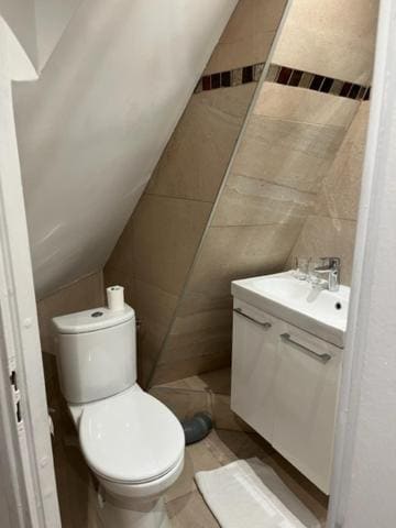 Double Room with Private Bathroom room - Image 3