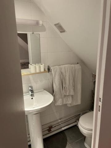 Quadruple Room with Bathroom room - Image 1