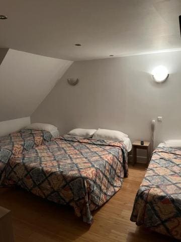 Quadruple Room with Bathroom room - Image 2