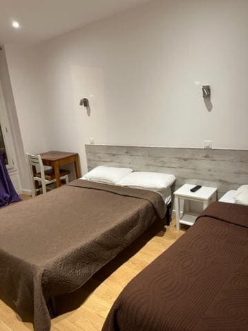 Triple Room with Private Bathroom room - Image 3