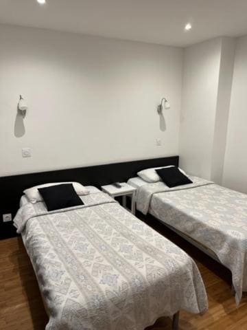 Twin Room with Private Bathroom room - Image 1