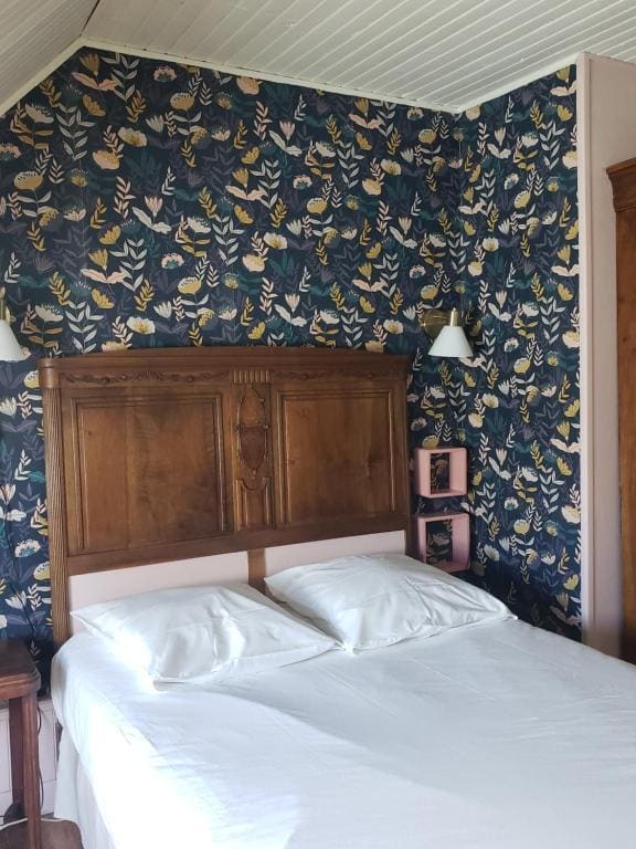Quadruple Room with Shared Bathroom room - Image 3