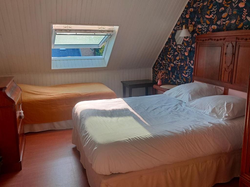 Quadruple Room with Shared Bathroom room - Image 1