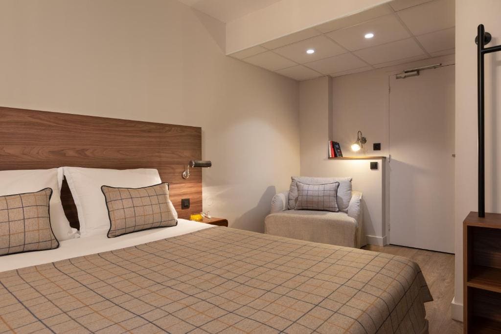 Superior Triple Room room - Image 1