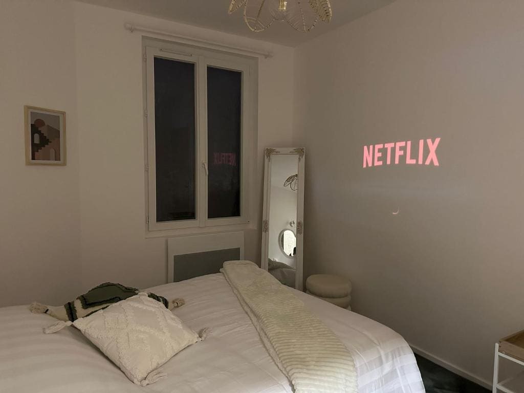 Deluxe Double Room with Shower room - Image 3