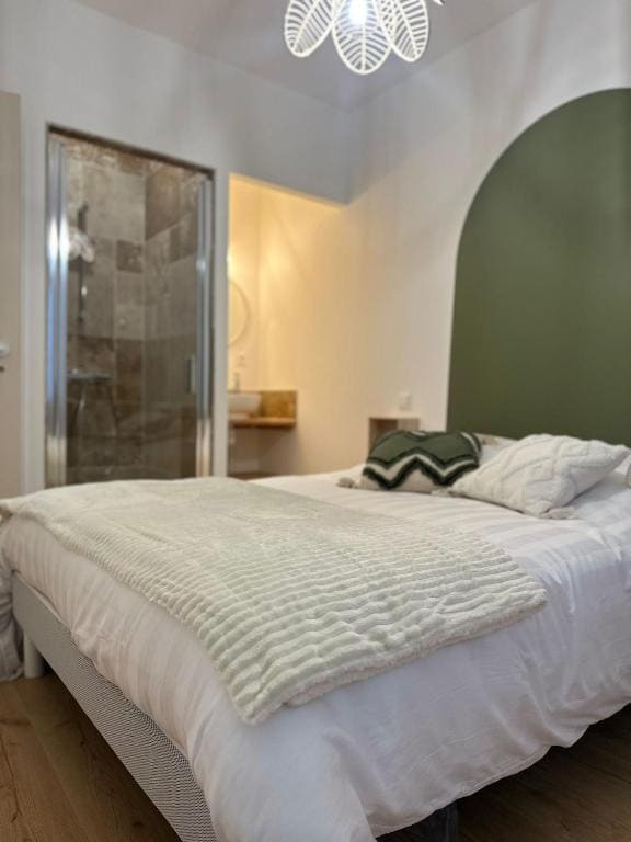Suite with City View room - Image 1