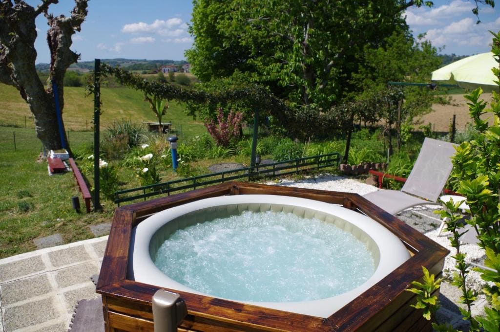 Double Room with Spa Bath room - Image 1